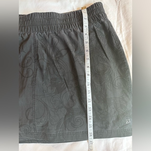Skort - Picture 2 of 8